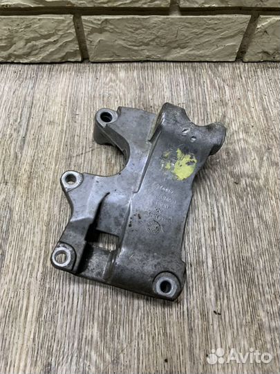 Audi Q7 4L Кронштейн генератора