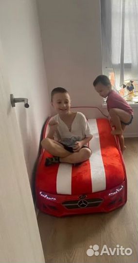 Кровать машина для мальчика с матрасом ящиком