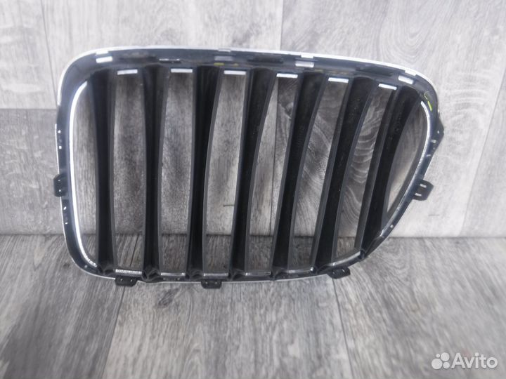 Решетка радиатора правая №628 BMW X1 (E84) 2011