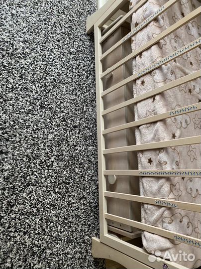 Детская кроватка без матраса