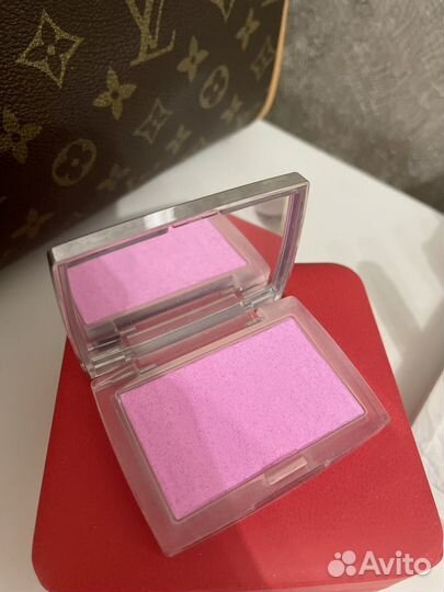 Румяна dior backstage 001 б/у