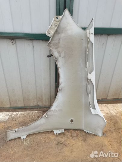 Крыло переднее правое skoda Roomster