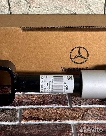 Передний амортизатор Mercedes A2113238000 W213