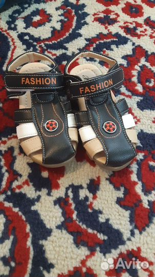 Продам детские сандали
