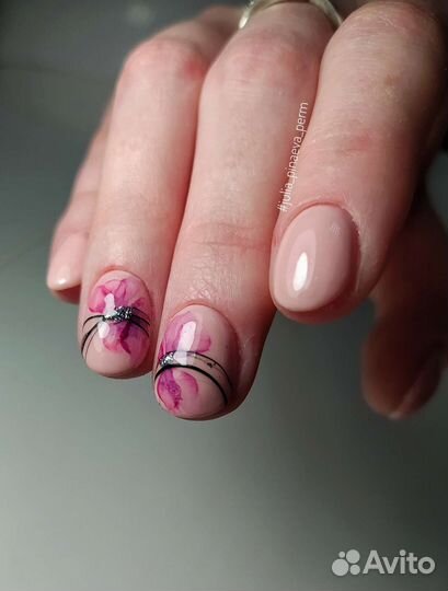 Маникюр, педикюр, наращивание ногтей