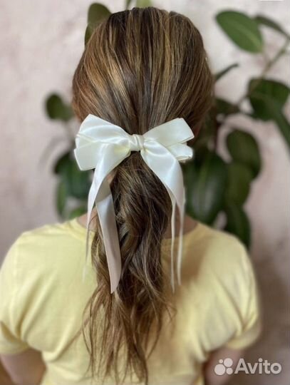 Бант для волос на заколке атласный белый