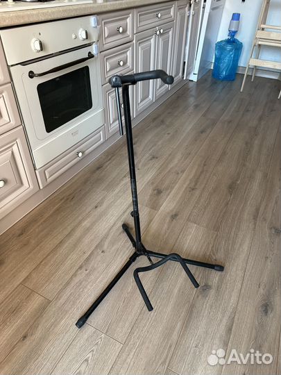 Подставка для гитары напольная из металла