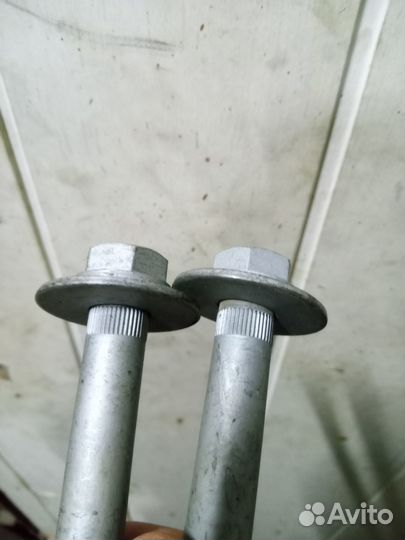 Болт крепления тяг toyota