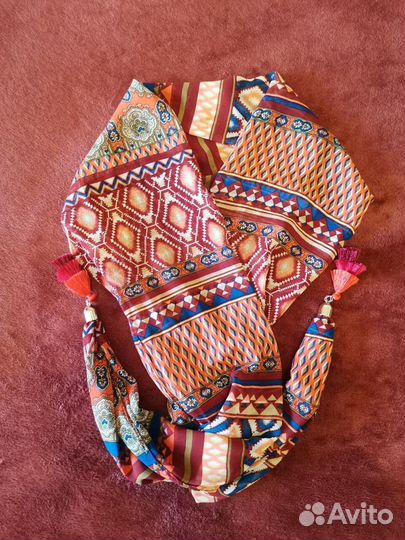 Шарфик с кисточками новый