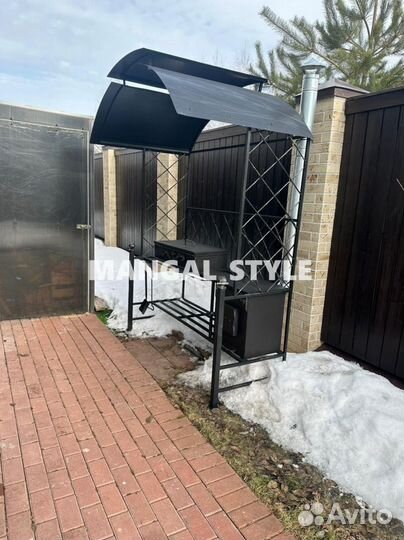 Мангал с крышей