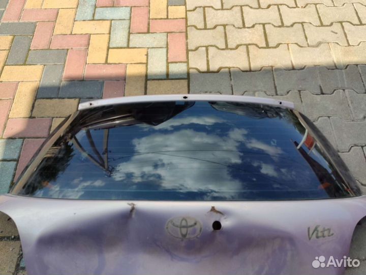 Заднее стекло vitz витц