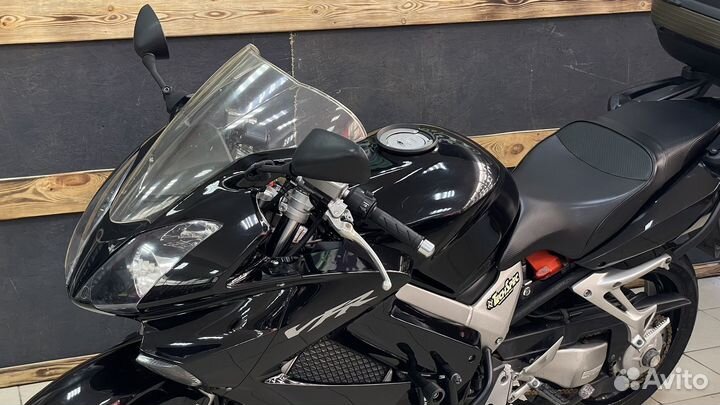 Дорожный мотоцикл honda VFR 800 2006 год