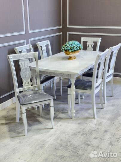 Стол и стулья