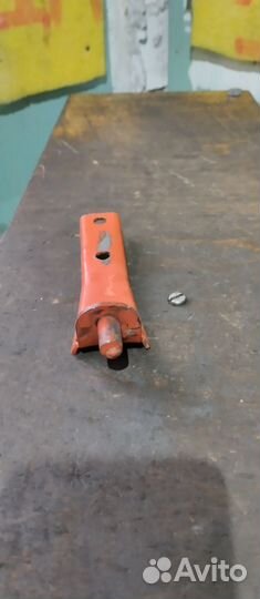 Заднее крепление бензобака мопеда Верховина 6