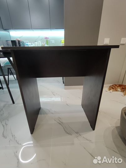 Письменный стол тёмно-коричневый 68 на 45 на 75