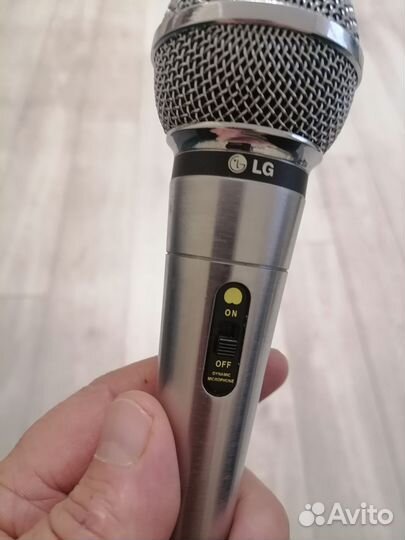 Микрофон для караоке проводной LG ACC-M900K