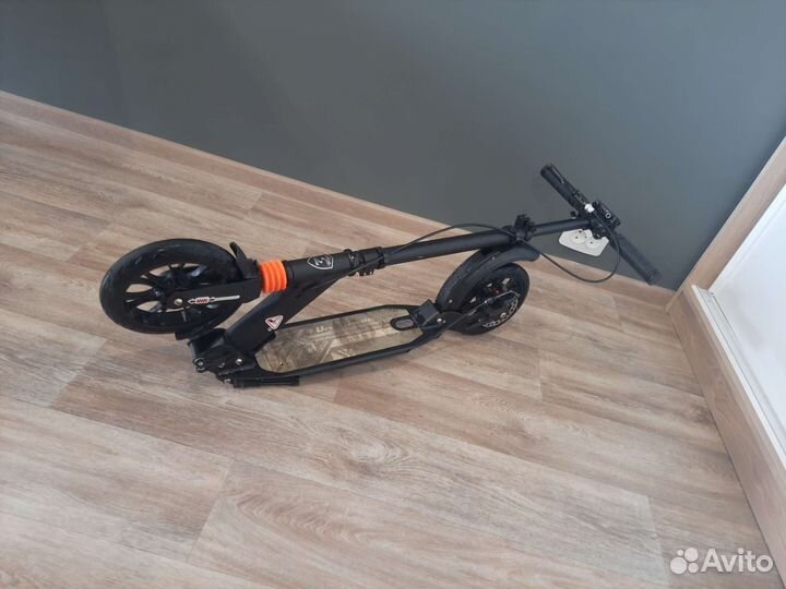 Самокат взрослый с ручным тормозом до 100 кг