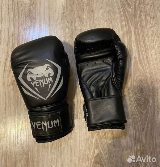 Боксерские перчатки Venum Contender