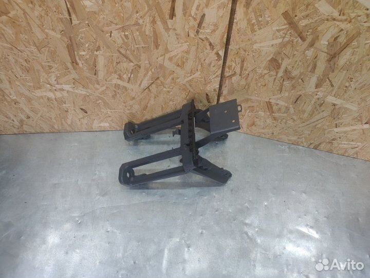 Кронштейн бака мочевины Scania P8X400 самосвал