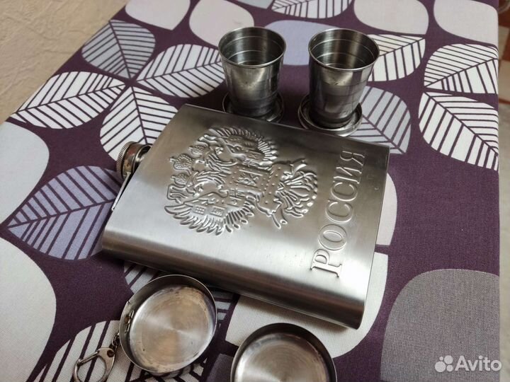 Фляжка для алкоголя и 2 рюмочки