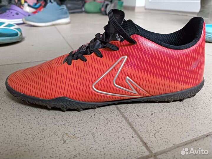 Бутсы футбольные сороконожки 39 размер