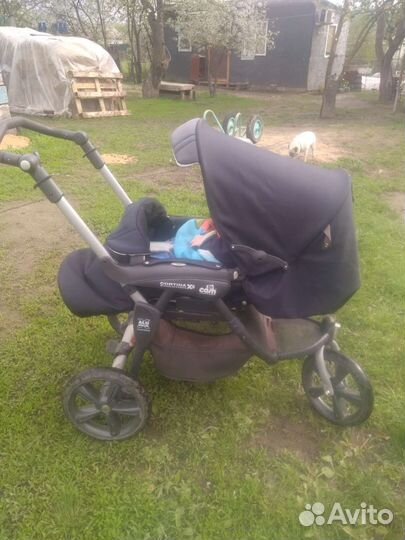 Продам детскую коляску 3в1