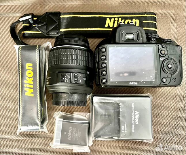 Nikon D3100 Kit AF-S DX nikkor 18-55mm f/3.5-5.6G