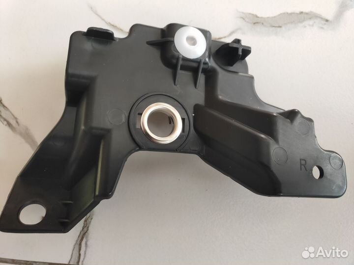 Кронштейн крепления для левой и правой фары LR
