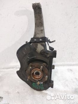 Кулак передний правый