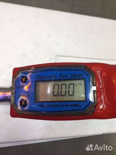 Заправочный пистолет с электронным счетчиком