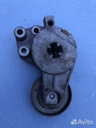 Ролик-натяжитель ручейкового ремня Tiguan 2011-201