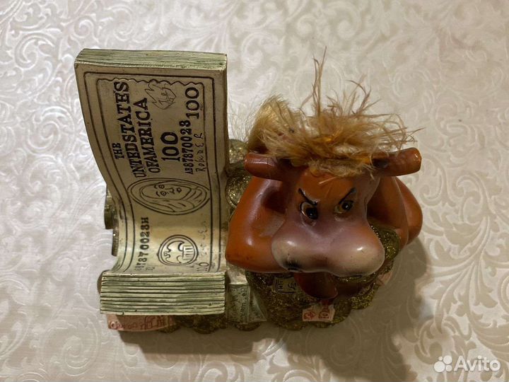 Копилка для денег с отверстием бык