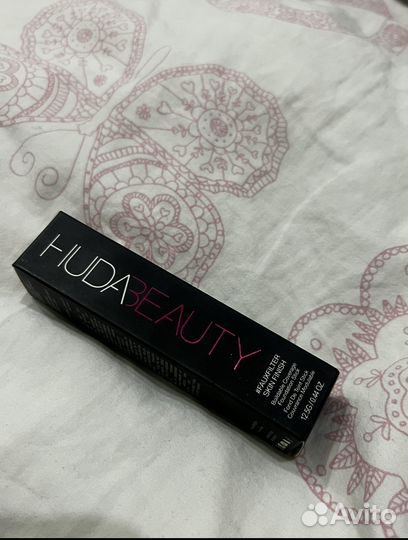 Тональник huda beauty