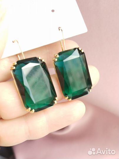 Серьги крупные с белым и зелёным камнем