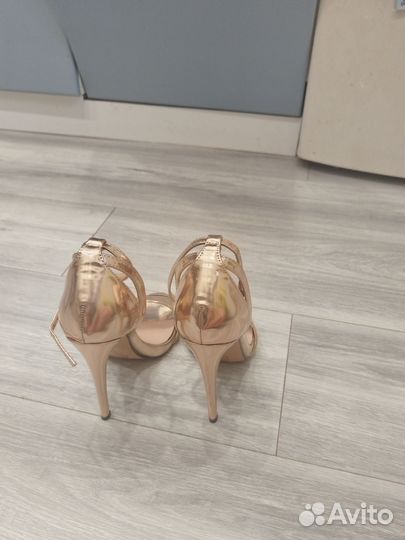 Босоножки женские