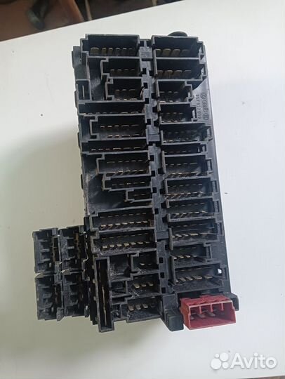 Блок предохранителей салонный passat b3