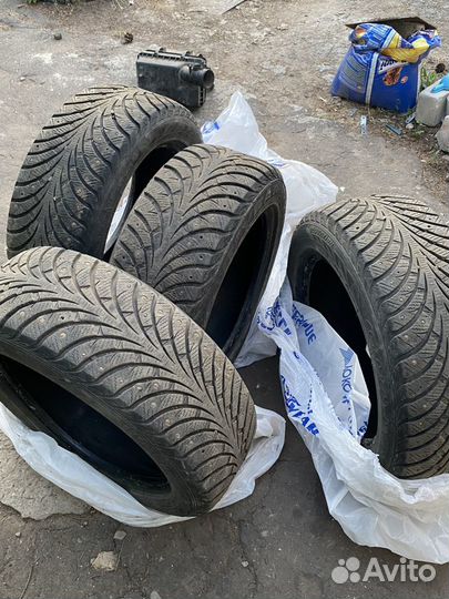 Goodyear UltraGrip 205/55 R16 81K