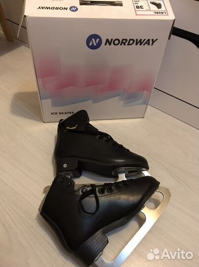 Коньки женские 38 размер