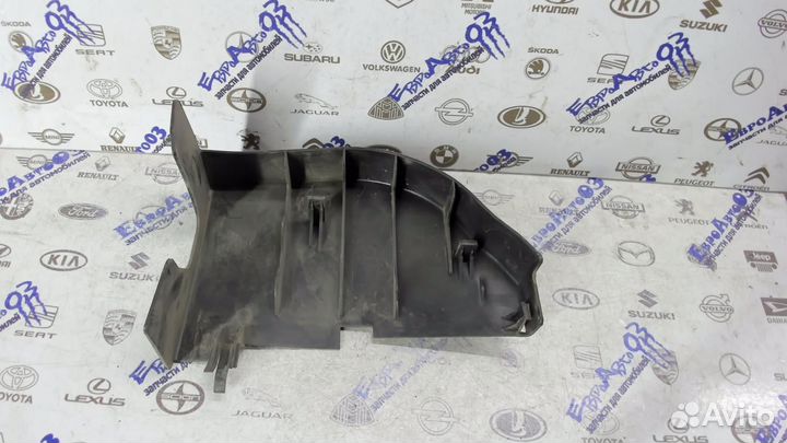 Кожух замка двери передней правой Audi A6 C5 1997