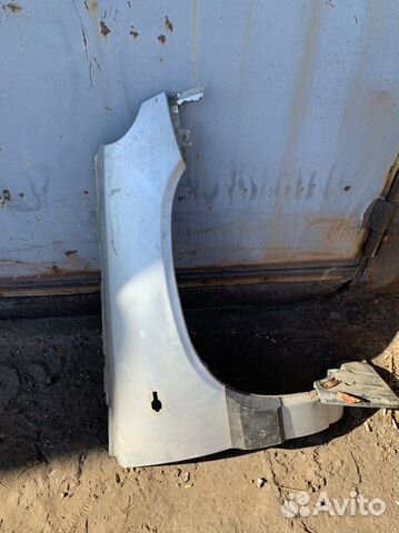 Крыло переднее правое chevrolet niva серебро