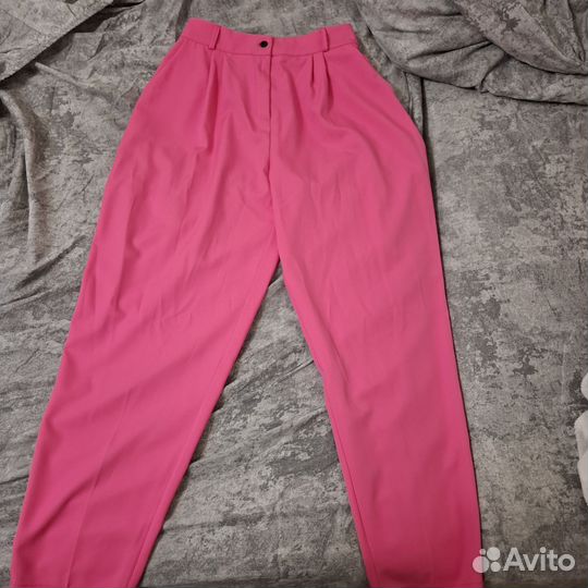 Продам брючный женский костюм