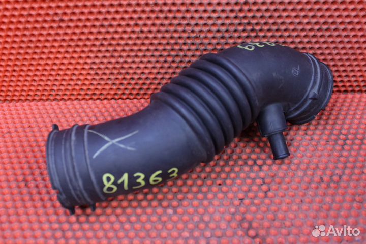 Патрубок воздухозаборника Toyota Voxy DBA-ZRR70W 3