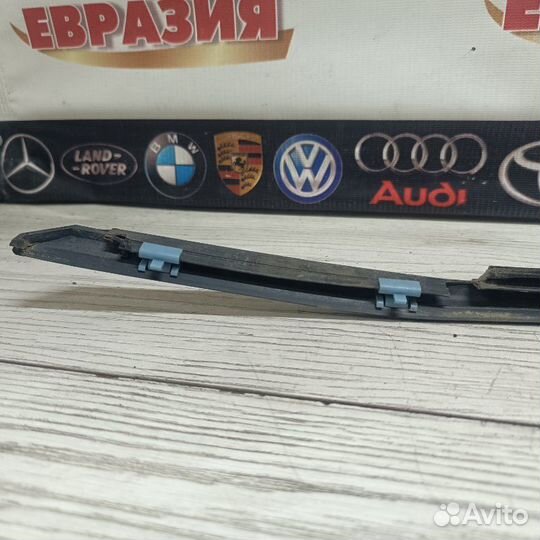 Молдинг стекла передний правый Suzuki Cultus G16A