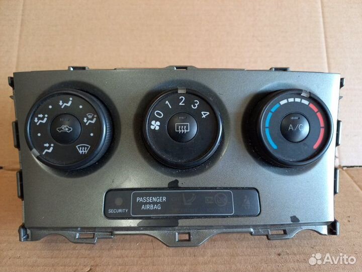 Блок управления климат-контролем Toyota Auris