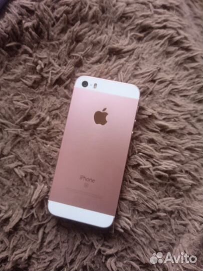 Телефон iPhone se