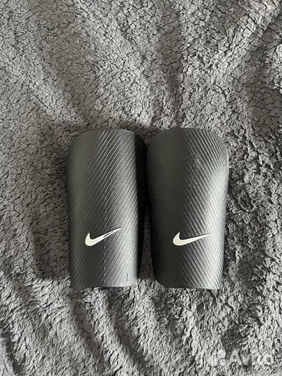 Футбольные щитки