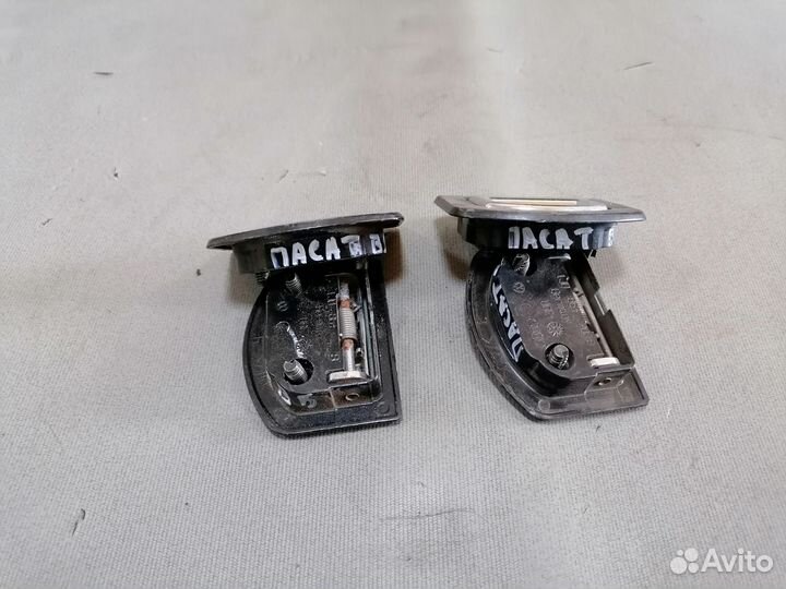 Крючок багажника Volkswagen Passat B5 1999 седан