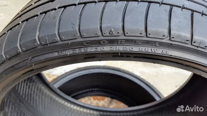 Cooper Courser Traction LT 235/30 R20