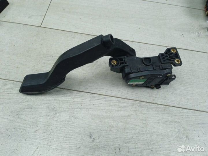 Педаль газа Volkswagen Passat 1.8 2000