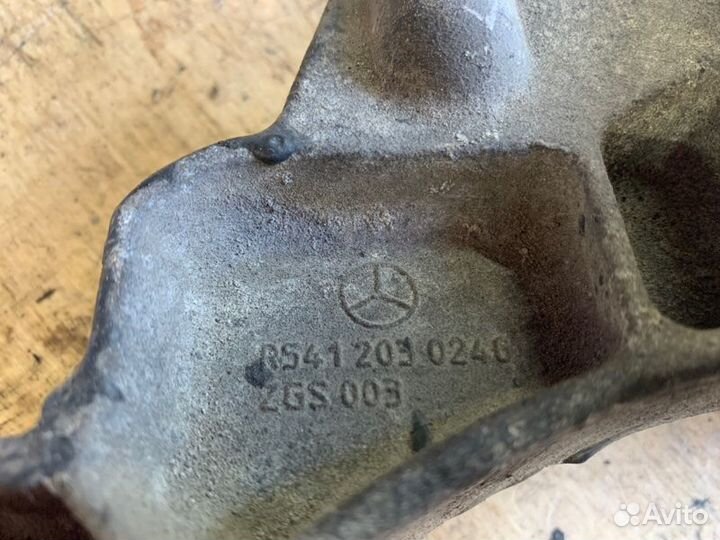 Кронштейн помпы Mercedes Actros 2018